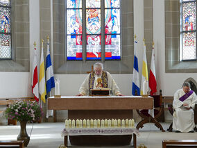 Allerseelen mit Segnung der Gräber auf dem Friedhof in Naumburg (© Karl-Franz Thiede)